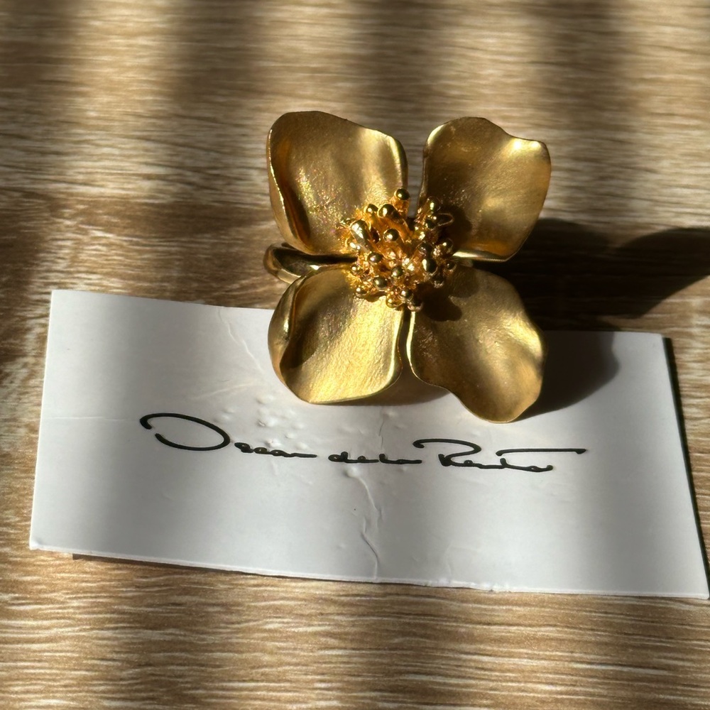 Oscar dela Renta ring. Never used! No tarnish no faded! 3y in perfect condition!